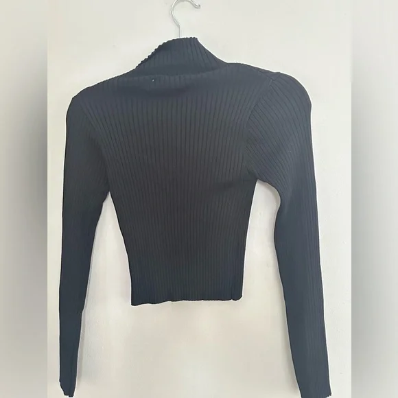 ASTR the Label Black Elia Mock Neck Cutout Sweater Size Small Crop - Picture 5 of 5